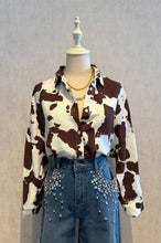 Cargar imagen en el visor de la galería, Cow Print Button Blouse
