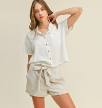 Cargar imagen en el visor de la galería, Linen Button Blouse