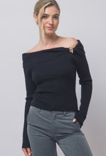 Cargar imagen en el visor de la galería, Off Shoulder Knit Top