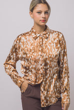 Cargar imagen en el visor de la galería, Bambi Print Button Blouse