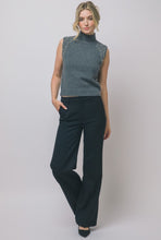 Cargar imagen en el visor de la galería, Neck Detail Knit Top