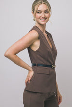 Cargar imagen en el visor de la galería, Belted Detail Vest