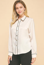 Cargar imagen en el visor de la galería, Contrast Lined Cuff Blouse