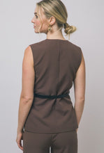 Cargar imagen en el visor de la galería, Belted Detail Vest