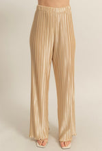 Cargar imagen en el visor de la galería, Pleated Two Piece Set