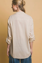 Cargar imagen en el visor de la galería, Linen Pocket Blouse