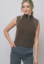Cargar imagen en el visor de la galería, Neck Detail Knit Top