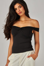 Cargar imagen en el visor de la galería, Off the Shoulder Twist Top
