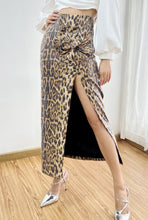 Cargar imagen en el visor de la galería, Sequin Midi Print Skirt