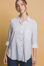 Cargar imagen en el visor de la galería, Linen Pocket Blouse