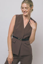Cargar imagen en el visor de la galería, Belted Detail Vest