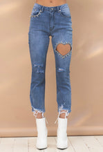 Cargar imagen en el visor de la galería, Heart Rhinestone Detail Denim Jeans