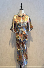 Cargar imagen en el visor de la galería, Paisley Belted Button Dress