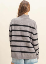 Cargar imagen en el visor de la galería, High Neck Striped Sweater