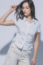 Cargar imagen en el visor de la galería, Button Detail Blouse