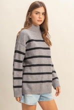 Cargar imagen en el visor de la galería, High Neck Striped Sweater