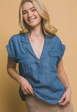 Cargar imagen en el visor de la galería, Denim Pocket Blouse