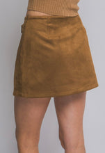 Cargar imagen en el visor de la galería, Suede Detail Skort