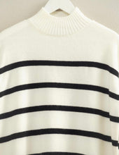 Cargar imagen en el visor de la galería, High Neck Striped Sweater