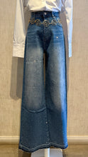 Cargar imagen en el visor de la galería, All Over Rhinestone Detail Denim Jeans