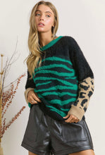 Cargar imagen en el visor de la galería, Zebra Printed Sweater