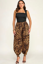 Cargar imagen en el visor de la galería, Animal Print Balloon Pants