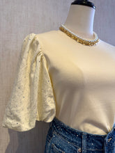 Cargar imagen en el visor de la galería, Rhinestone Detail Blouse