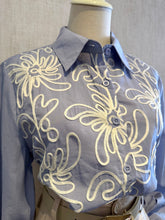 Cargar imagen en el visor de la galería, Button Lace Blouse Long Sleeve