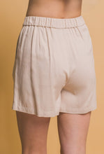 Cargar imagen en el visor de la galería, Linen High Waist Shorts