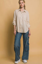 Cargar imagen en el visor de la galería, Linen Pocket Blouse