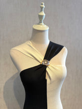 Cargar imagen en el visor de la galería, Block Color Detail Dress