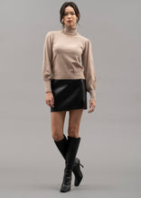 Cargar imagen en el visor de la galería, Taupe Basic Turtleneck