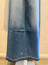 Cargar imagen en el visor de la galería, All Over Rhinestone Detail Denim Jeans