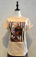 Cargar imagen en el visor de la galería, Iconic Dog Detail Tshirt