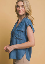 Cargar imagen en el visor de la galería, Denim Pocket Blouse