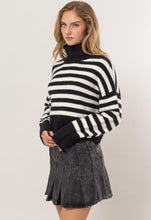 Cargar imagen en el visor de la galería, Striped Turtleneck Sweater