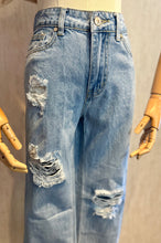 Cargar imagen en el visor de la galería, Bootcut Distressed Light Jeans