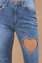 Cargar imagen en el visor de la galería, Heart Rhinestone Detail Denim Jeans