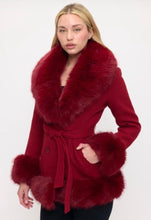 Cargar imagen en el visor de la galería, Monroe Faux Fur Coat