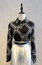 Cargar imagen en el visor de la galería, Printed Button Blouse