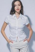 Cargar imagen en el visor de la galería, Button Detail Blouse