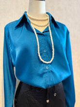 Cargar imagen en el visor de la galería, Satin Oversized Blouse