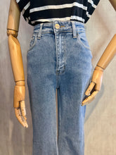 Cargar imagen en el visor de la galería, Button Detail Flare Jeans