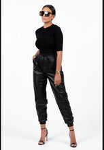 Cargar imagen en el visor de la galería, PU Leather Jogger