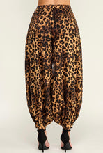 Cargar imagen en el visor de la galería, Animal Print Balloon Pants