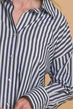Cargar imagen en el visor de la galería, Stripe Basic Blouse