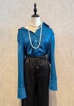 Cargar imagen en el visor de la galería, Satin Oversized Blouse
