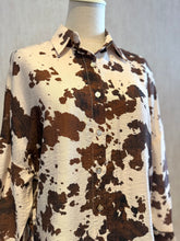 Cargar imagen en el visor de la galería, Cow Print Blouse