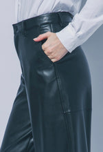 Cargar imagen en el visor de la galería, Baggie PU Pants