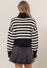 Cargar imagen en el visor de la galería, Striped Turtleneck Sweater